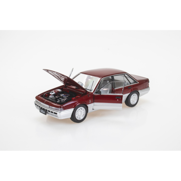 1:24 DDA Holden VL Calais Commodore Sedan 5.0 Litre V8 in Red / Silver #DDA702